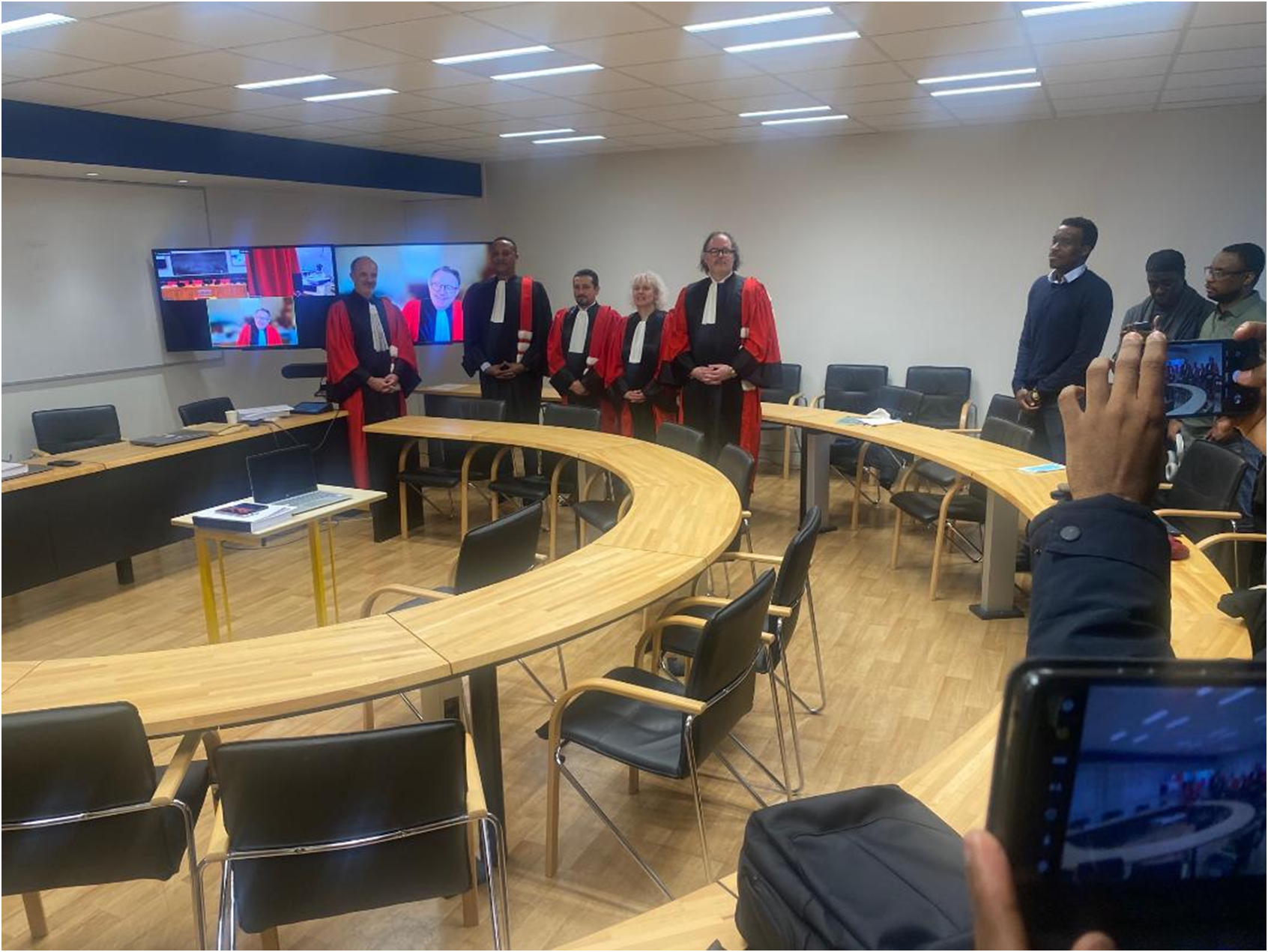 Panel Lindor obtient un doctorat en droit à la Sorbonne